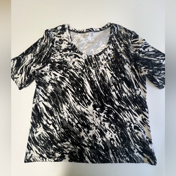 CHICO’S ZENERGY ELBOW SLEEVE TOP BLACK & WHITE PATTERNED DESIGN W/SEQUINS SIZE 3 - Picture 1 of 9